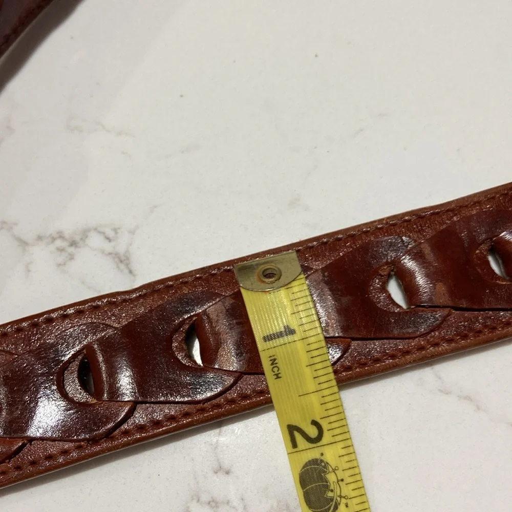 TMS Vintage leather belt with a woven design. The detached buckle Size 42